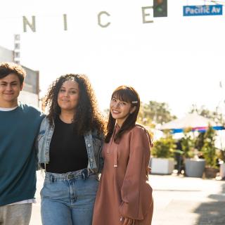 3 students in venice beach